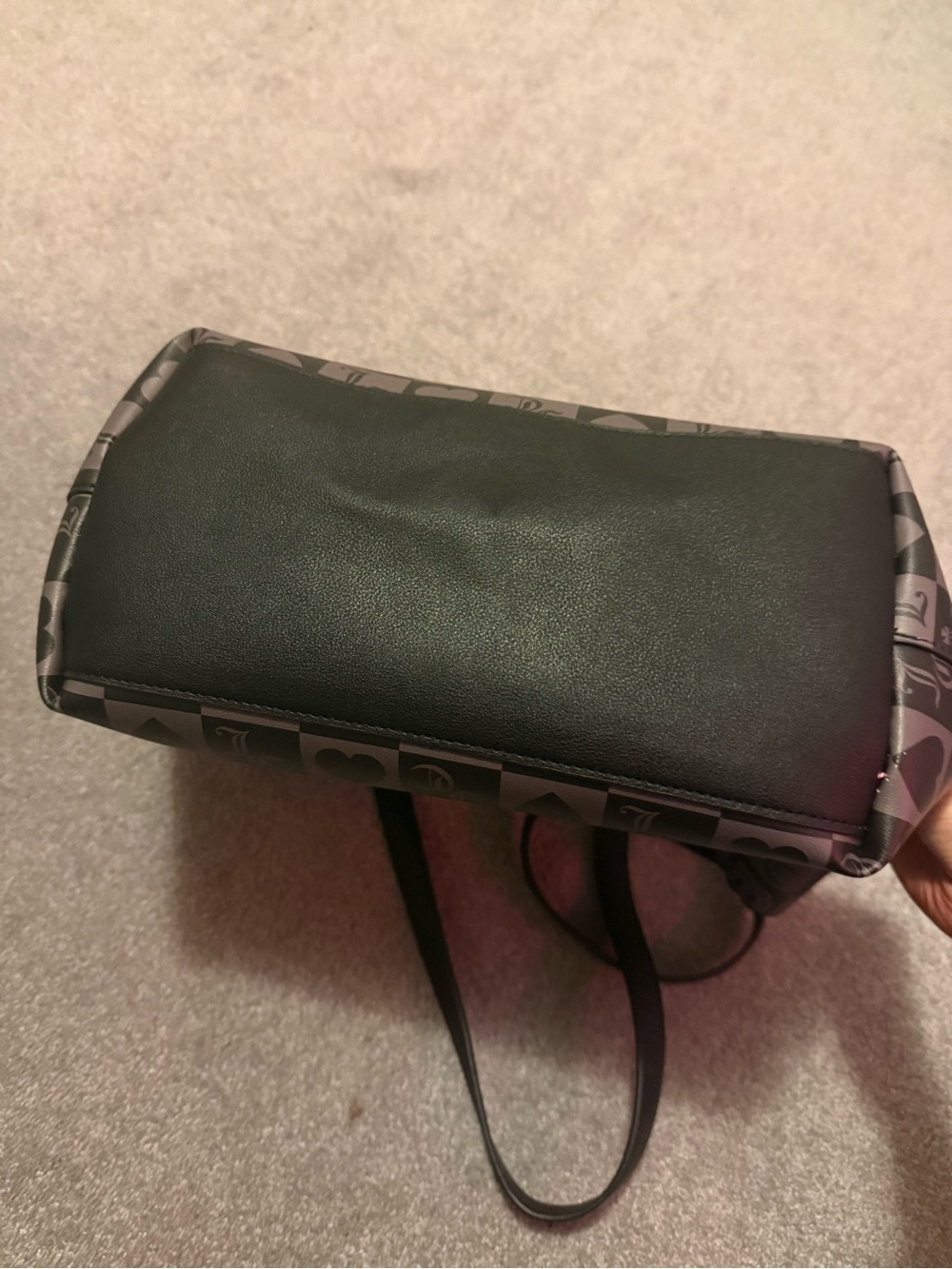 Juicy couture Black Tote with hot pink Interior and Heart-Accent Handles - Picture 5 of 5